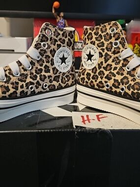 NEW Converse Chuck Taylor All Star Lift Platform, girls size 2, cheetah